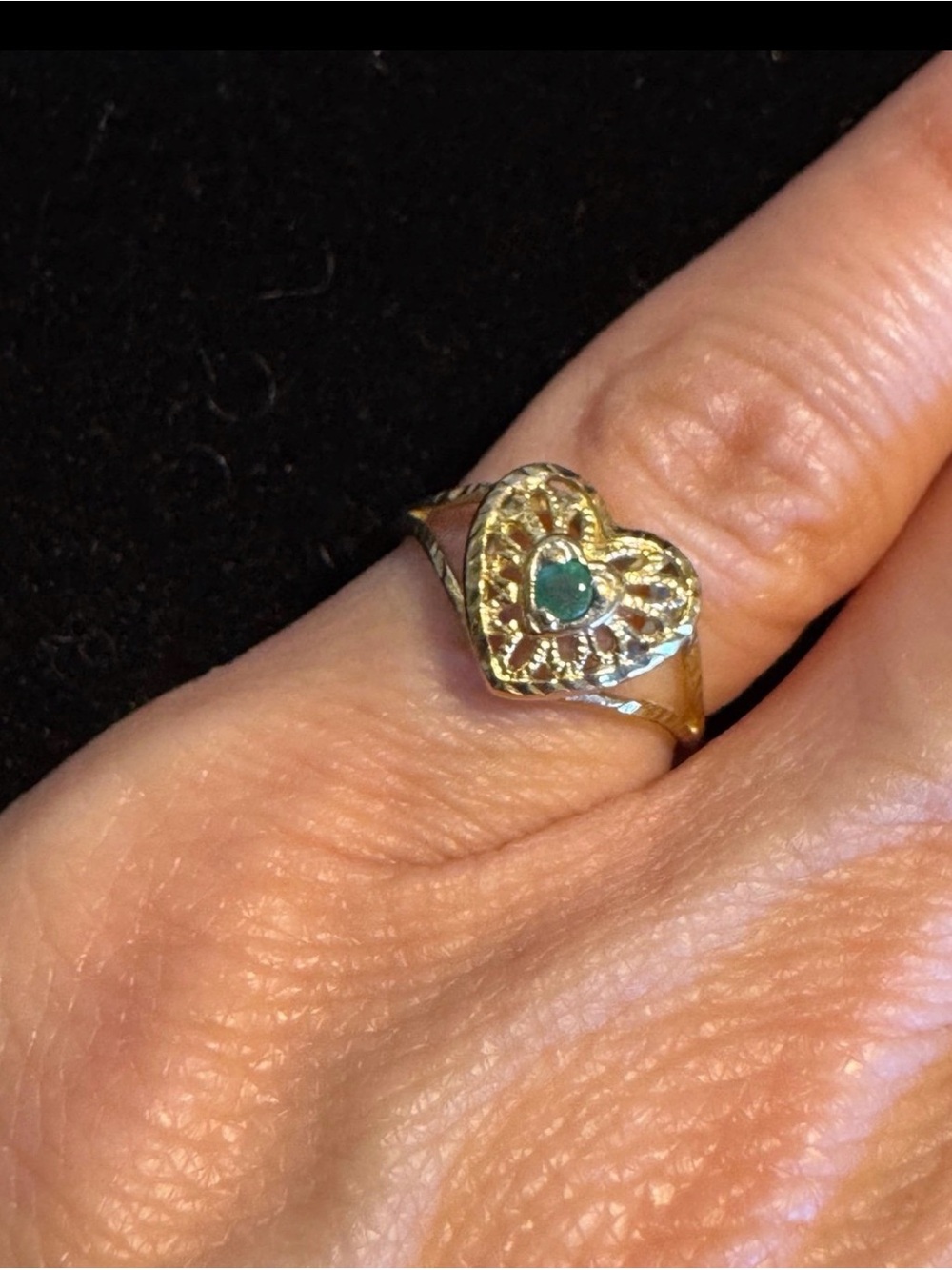 Vintage 10k Yellow Gold Filigree Heart Emerald Pinky Midi Ring
